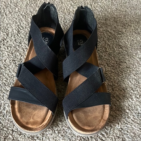 Soft Women's Black Strappy Sandals size 8 - Picture 1 of 9